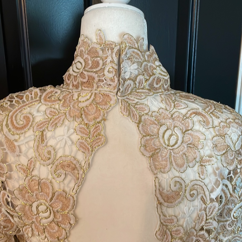 Venus | Open Back Lace Dress - Picture 7 of 11
